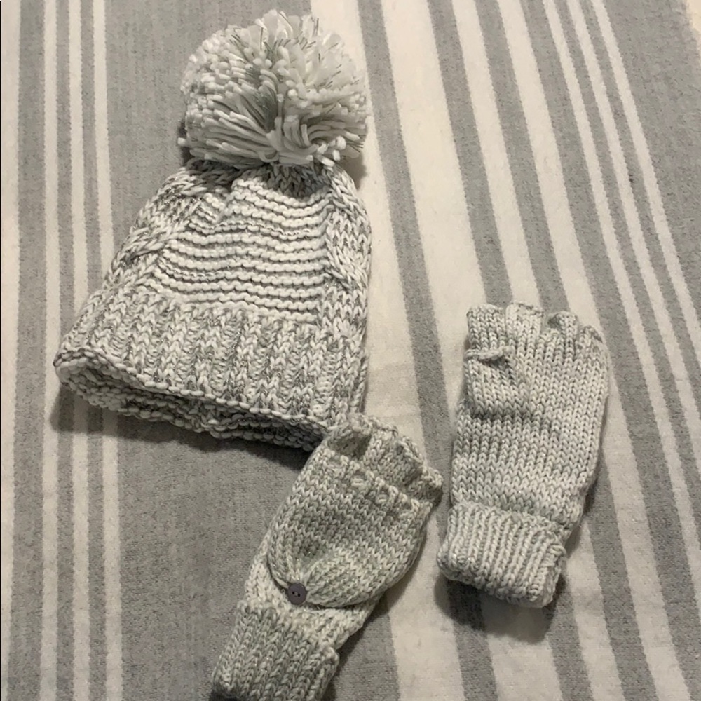 Shiraleah Chicago Hat and Gloves Giftset